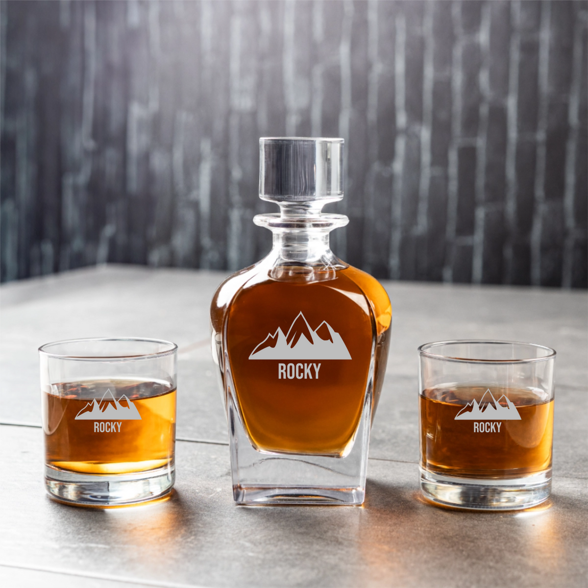 Gepersonaliseerde Tudor-karafset met whiskyglazen