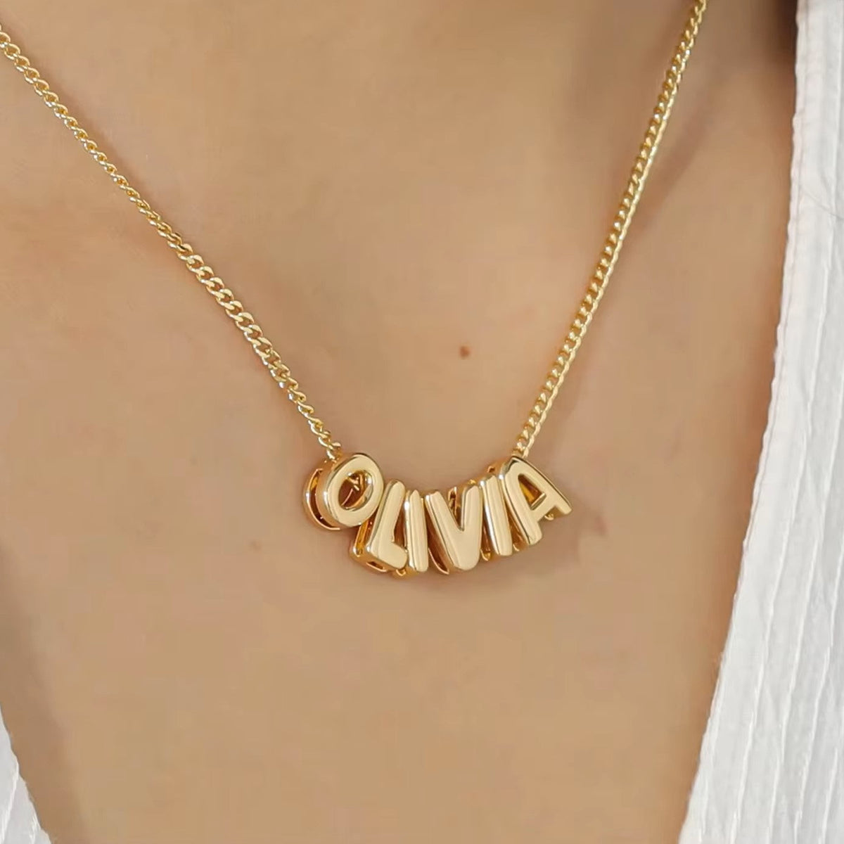 Bubbel Naamketting – Gepersonaliseerd Sieraad in Pufi-Letterstijl