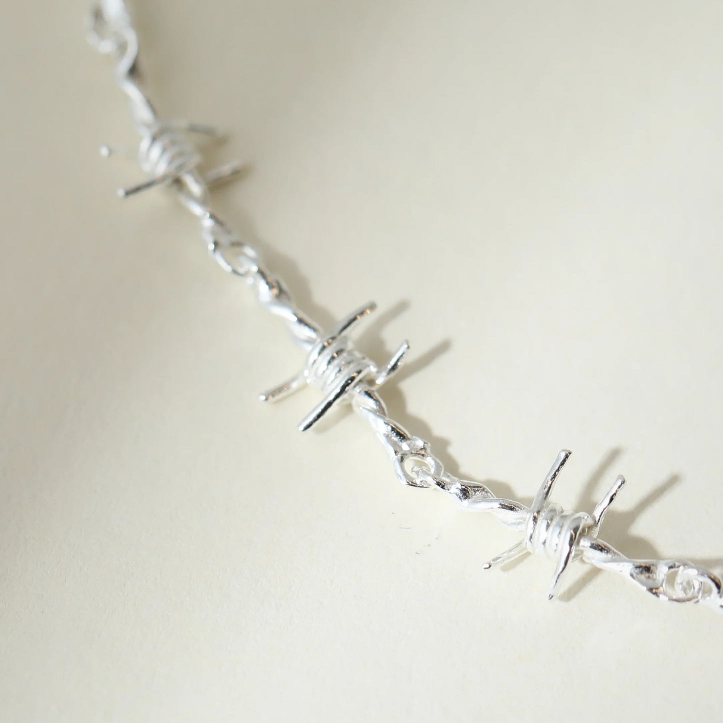 Chokeletto | Comfortabele choker met opvallend barbed wire design voor elke outfit