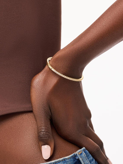 SilkGlow | Elegante Slanke Bangle - 14K Goud op Zilver