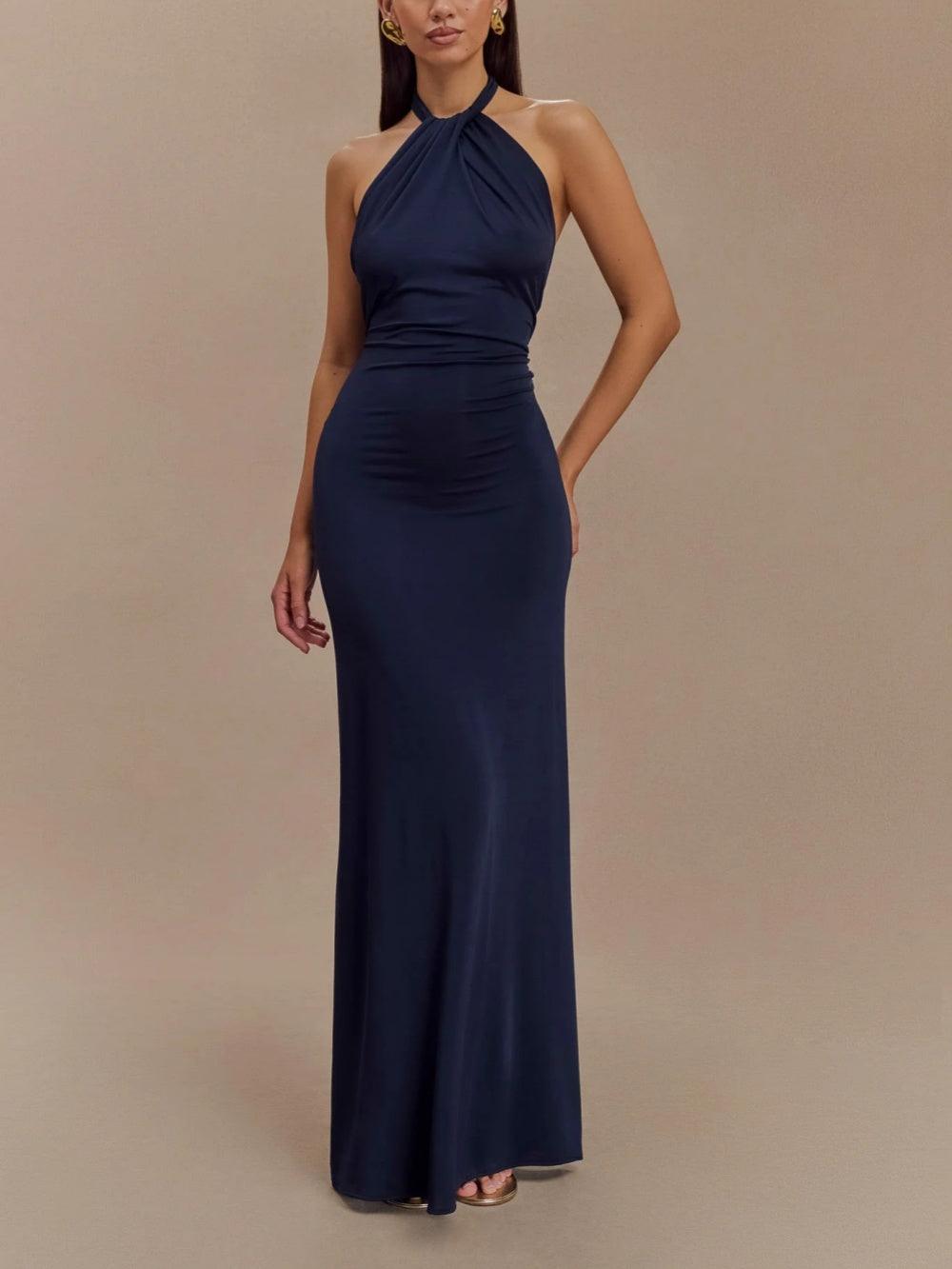 Slinky Halter Maxi Dress – Elegantie die binnenkomt zonder een woord te zeggen