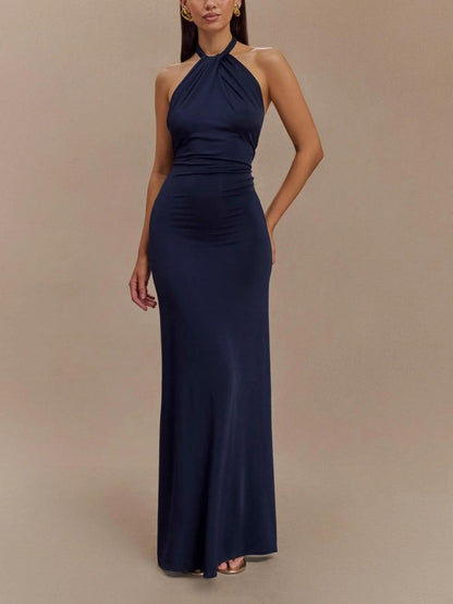 Slinky Halter Maxi Dress – Elegantie die binnenkomt zonder een woord te zeggen