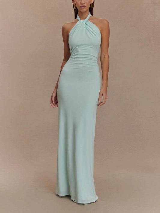Slinky Halter Maxi Dress – Elegantie die binnenkomt zonder een woord te zeggen