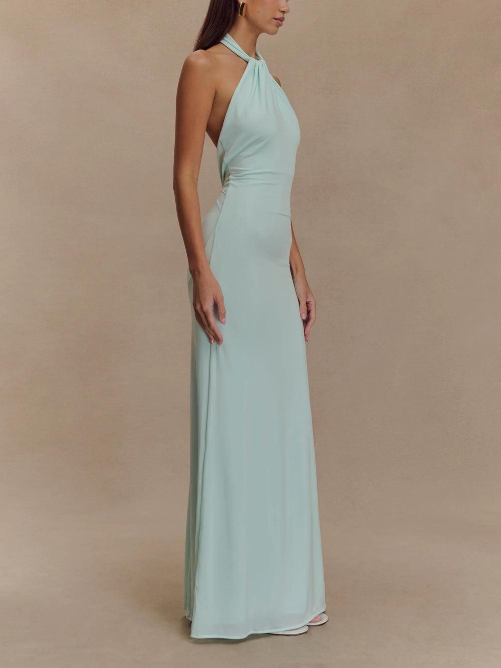 Slinky Halter Maxi Dress – Elegantie die binnenkomt zonder een woord te zeggen