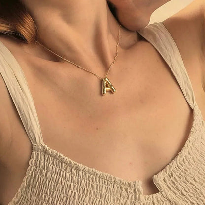 Gouden ketting met ballon-initiaal