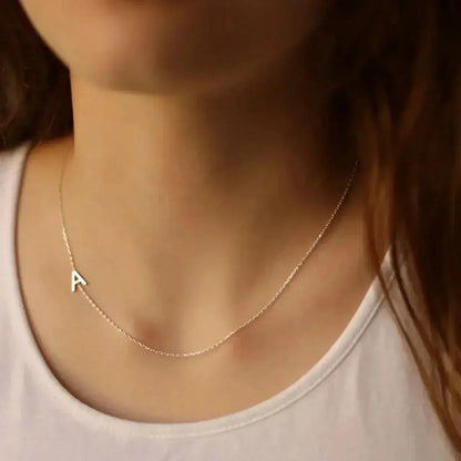 Charmify | Gepersonaliseerde ketting met zij-initialen voor een persoonlijke touch