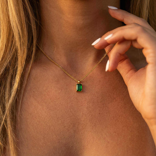 Hangerketting met smaragd