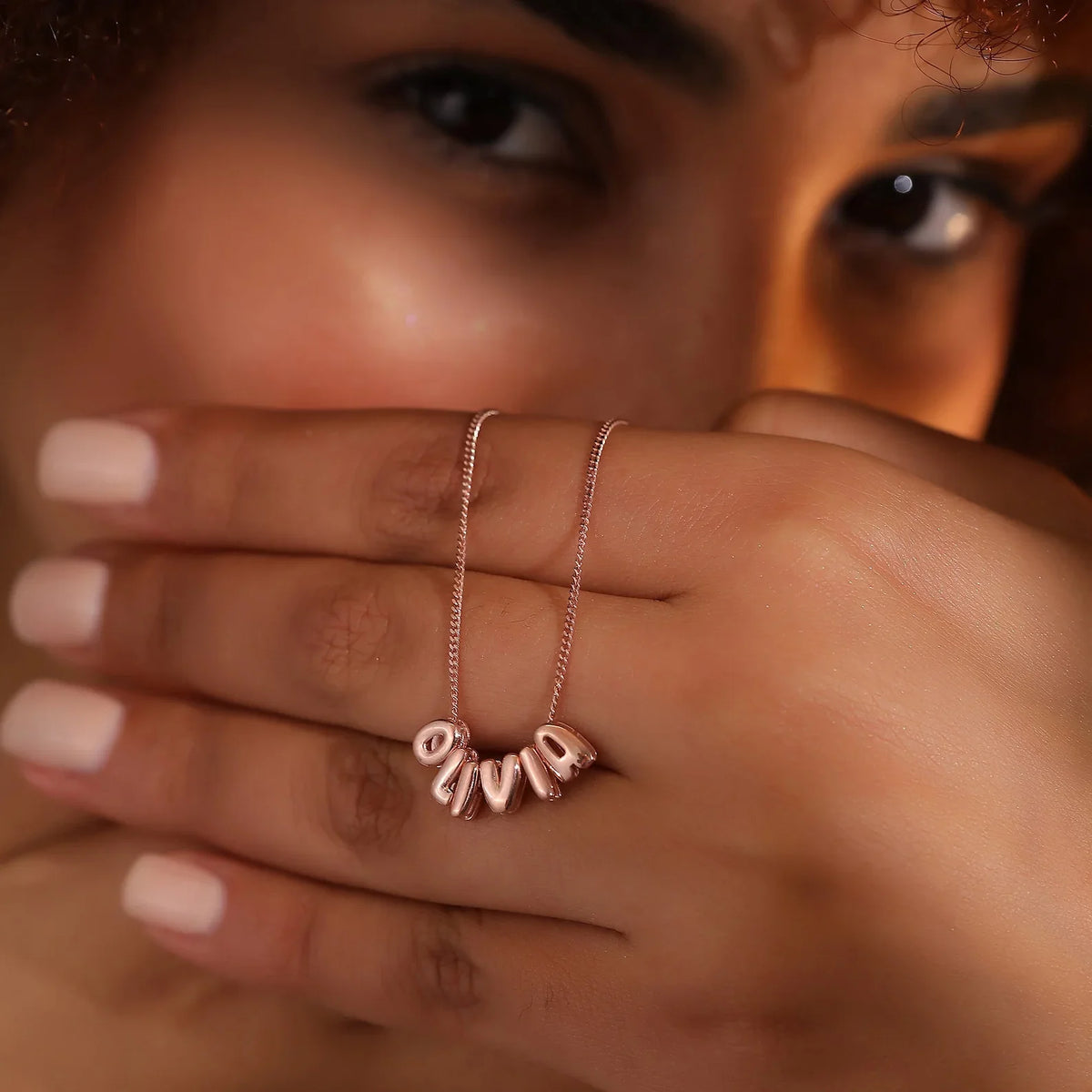 Bubbel Naamketting – Gepersonaliseerd Sieraad in Pufi-Letterstijl