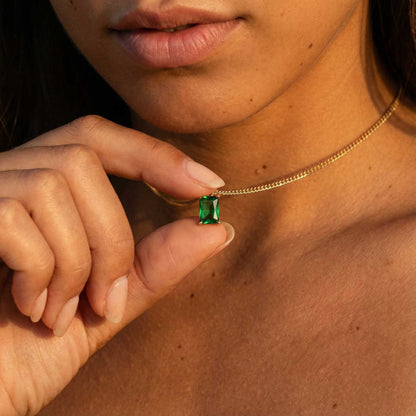 Hangerketting met smaragd