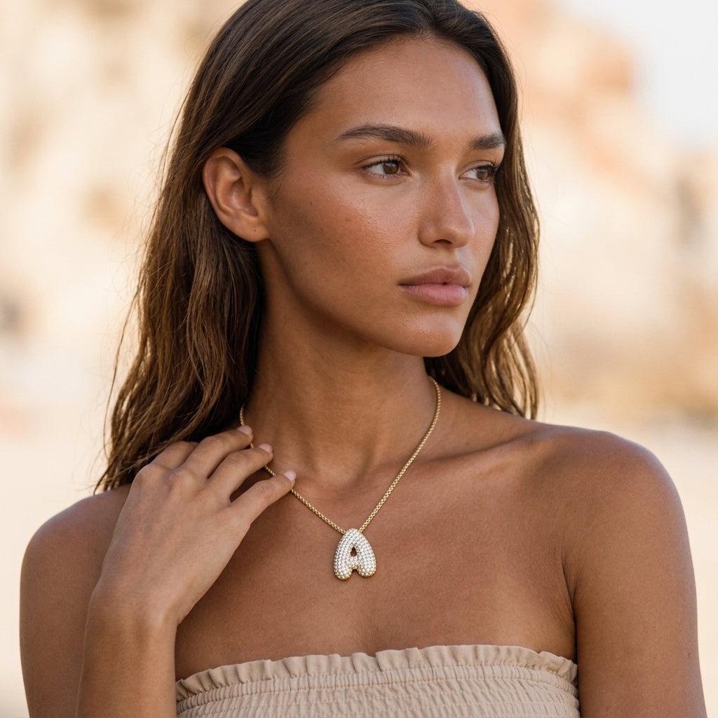 Ketting met diamant en initiaal in 'bubble'-stijl