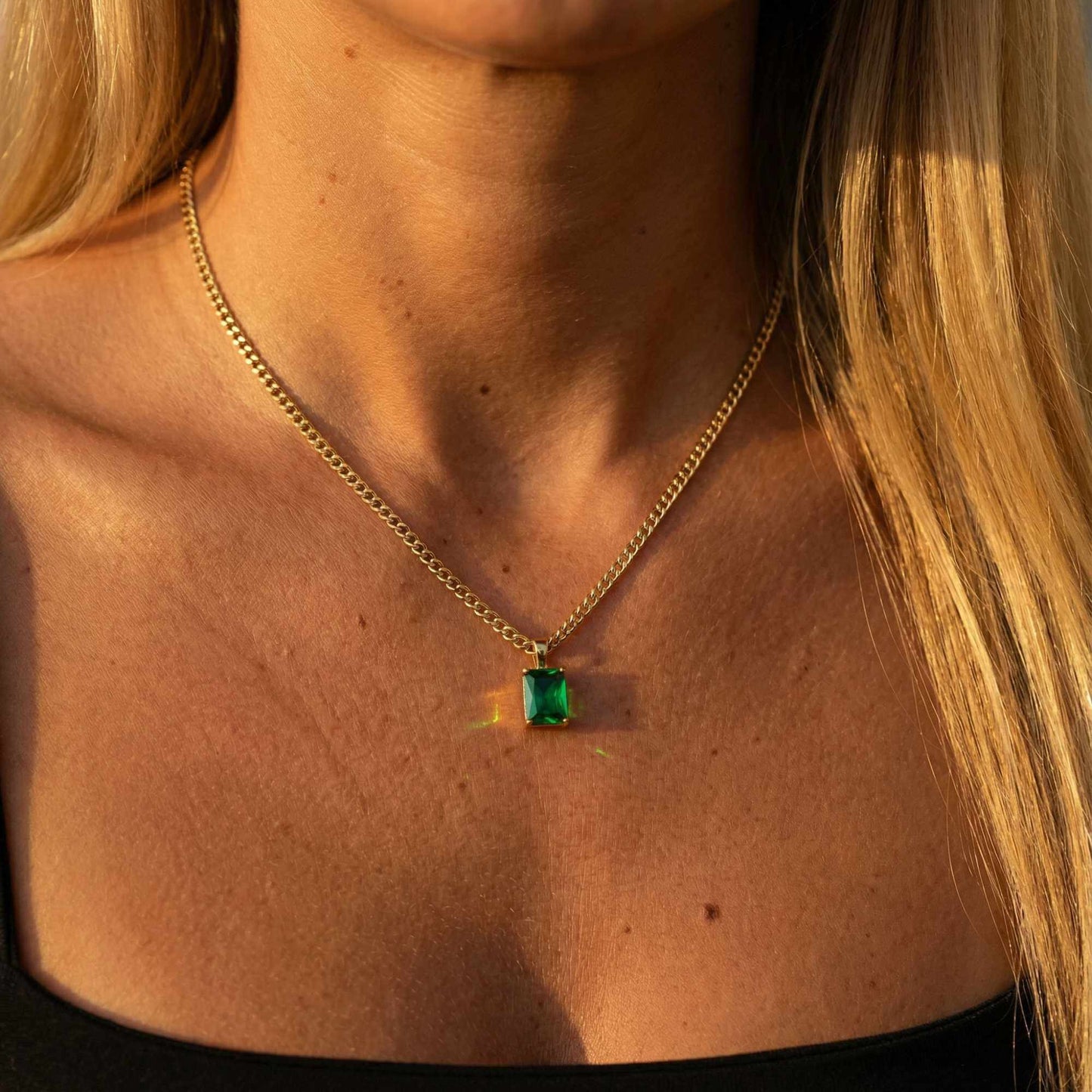 Hangerketting met smaragd