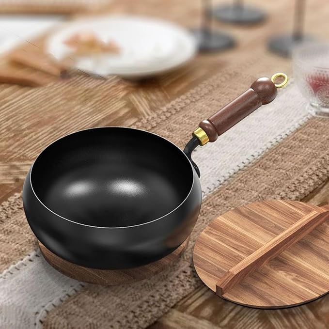 Gietijzeren koekenpan met houten handgreep – puur vakmanschap