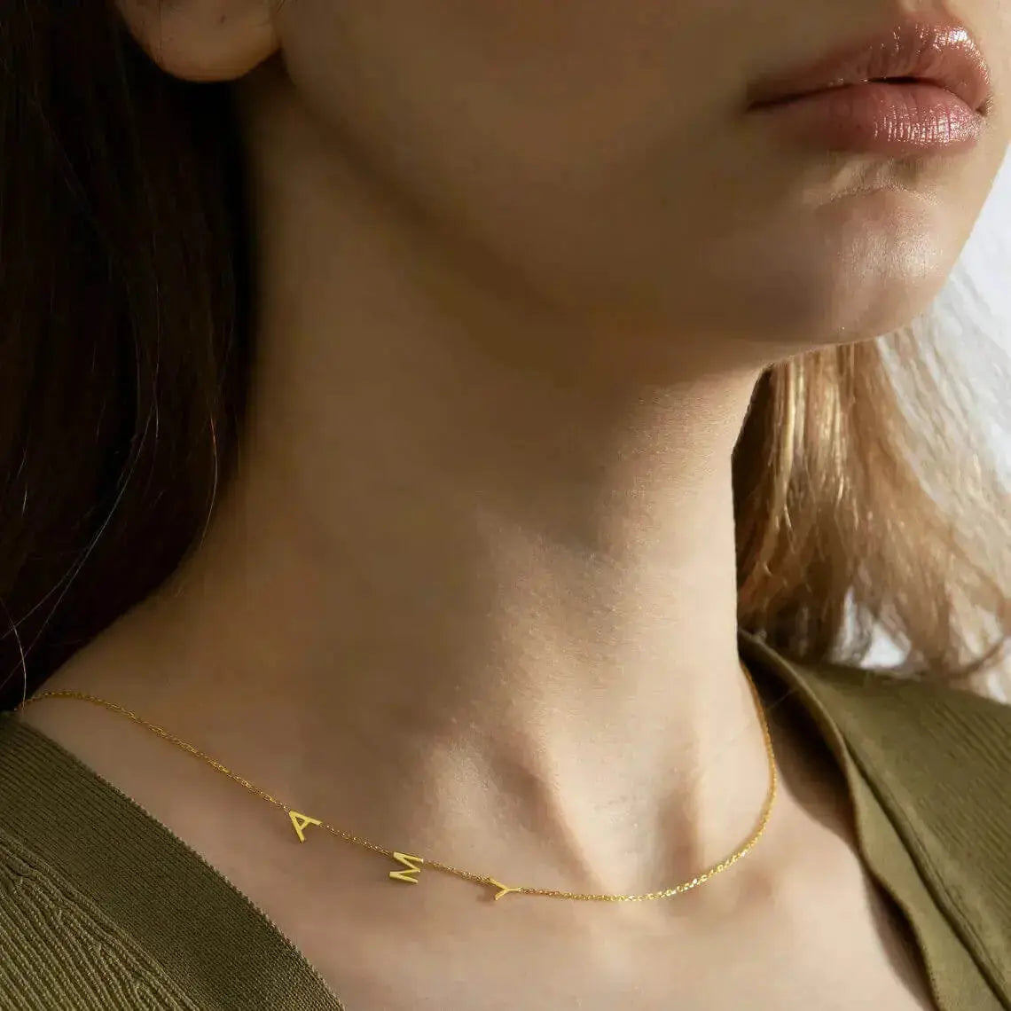 Charmify | Gepersonaliseerde ketting met zij-initialen voor een persoonlijke touch