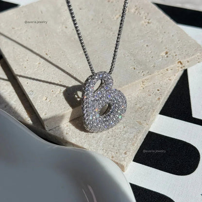Ketting met diamant en initiaal in 'bubble'-stijl