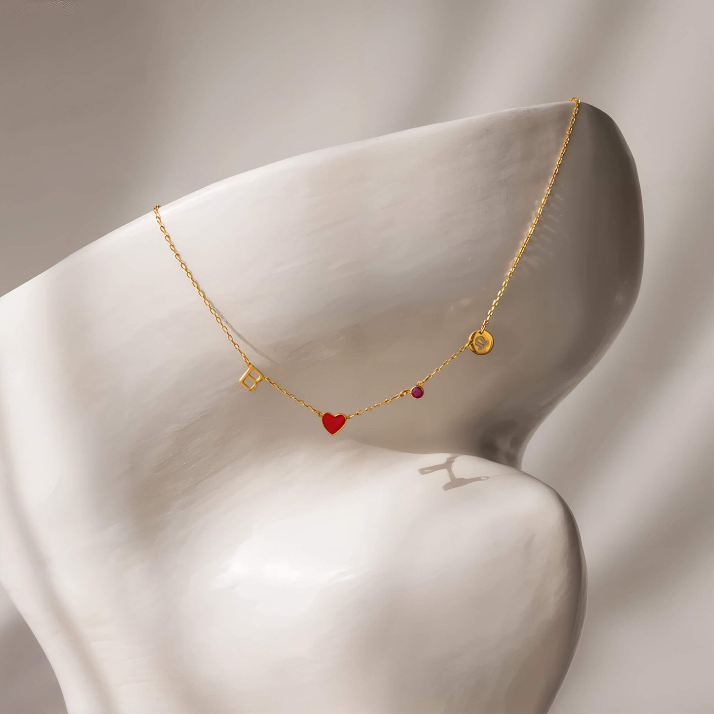 Charmella | Gepersonaliseerde ketting met initialen hartje en geboortesteen