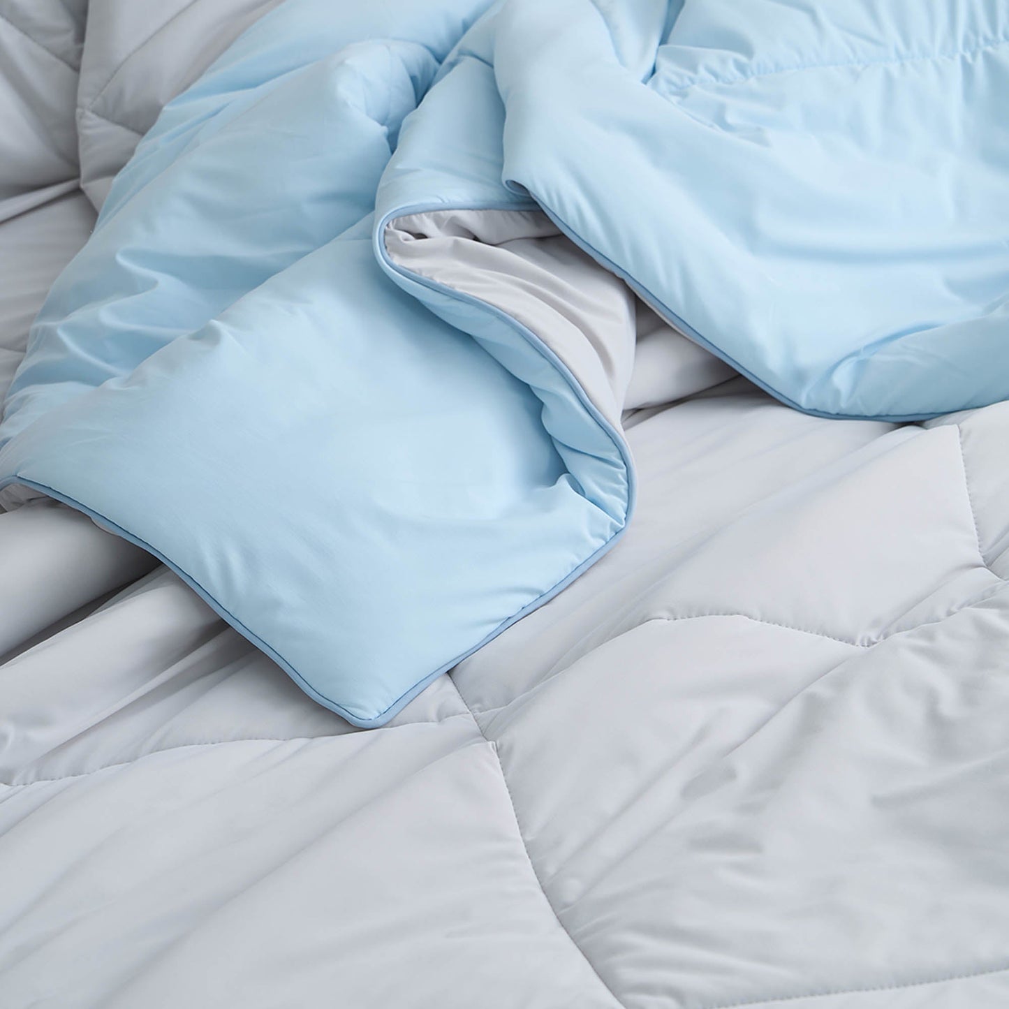 FURRFREE Super Cooling Comforter 2.0 – Geavanceerd koel beddengoed dat geen huisdierhaar vasthoudt; ideaal voor warme slapers en huisdiereigenaren.