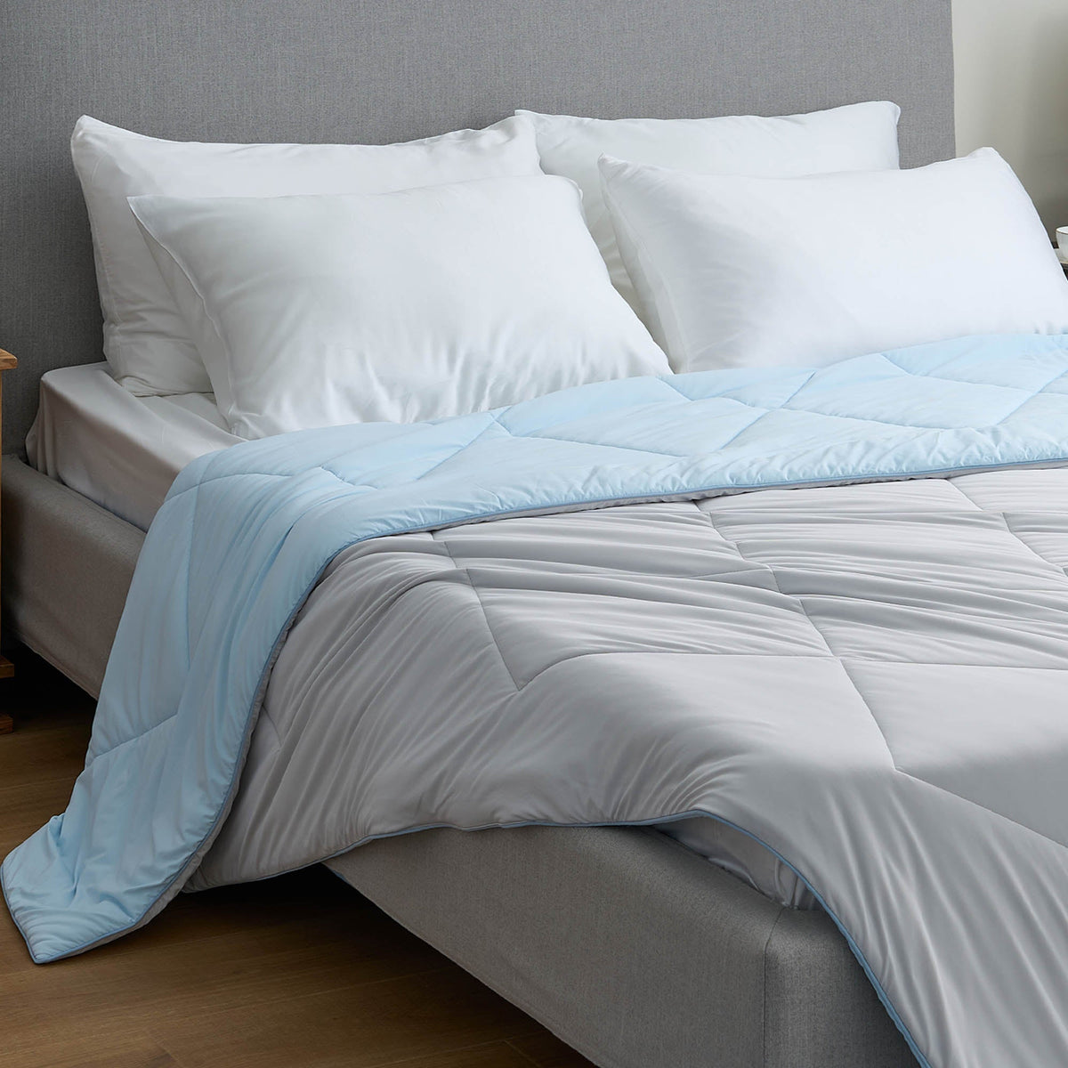 FURRFREE Super Cooling Comforter 2.0 – Geavanceerd koel beddengoed dat geen huisdierhaar vasthoudt; ideaal voor warme slapers en huisdiereigenaren.
