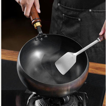 Gietijzeren koekenpan met houten handgreep – puur vakmanschap