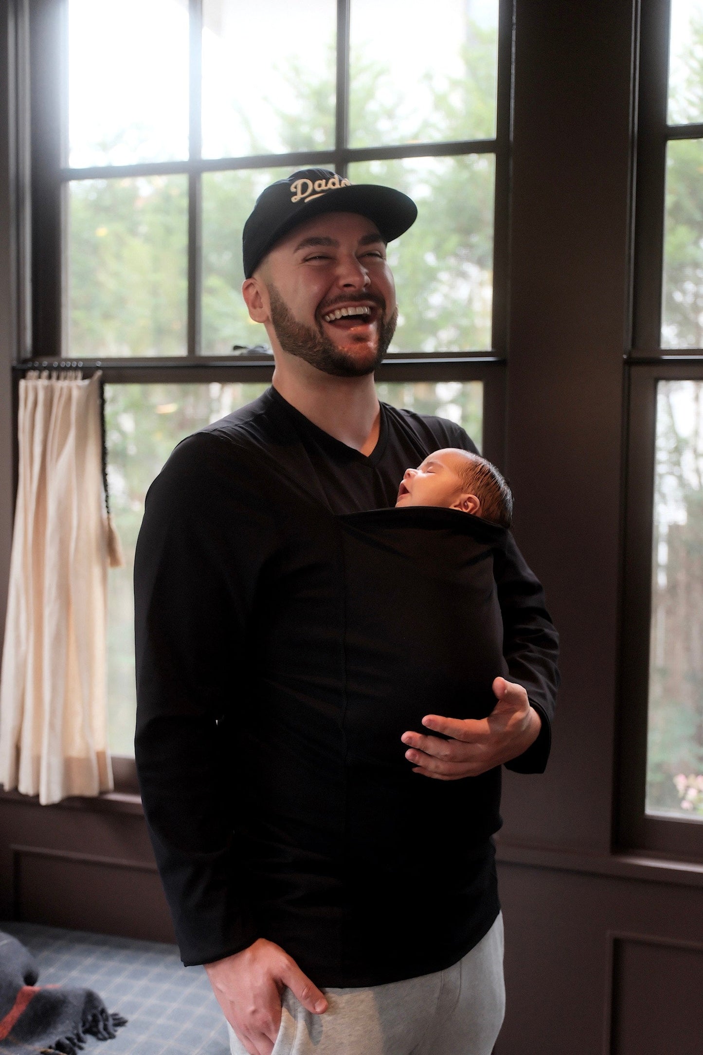 DadShirt | Het Draagshirt voor de Moderne Papa - Zwart