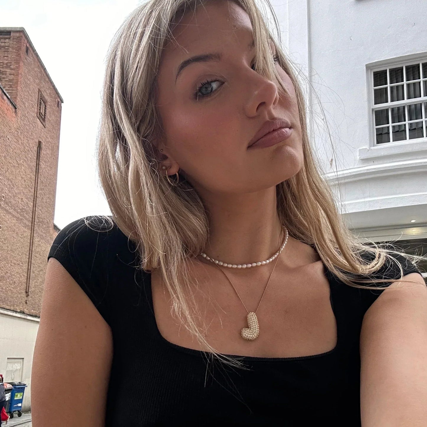 Ketting met diamant en initiaal in 'bubble'-stijl