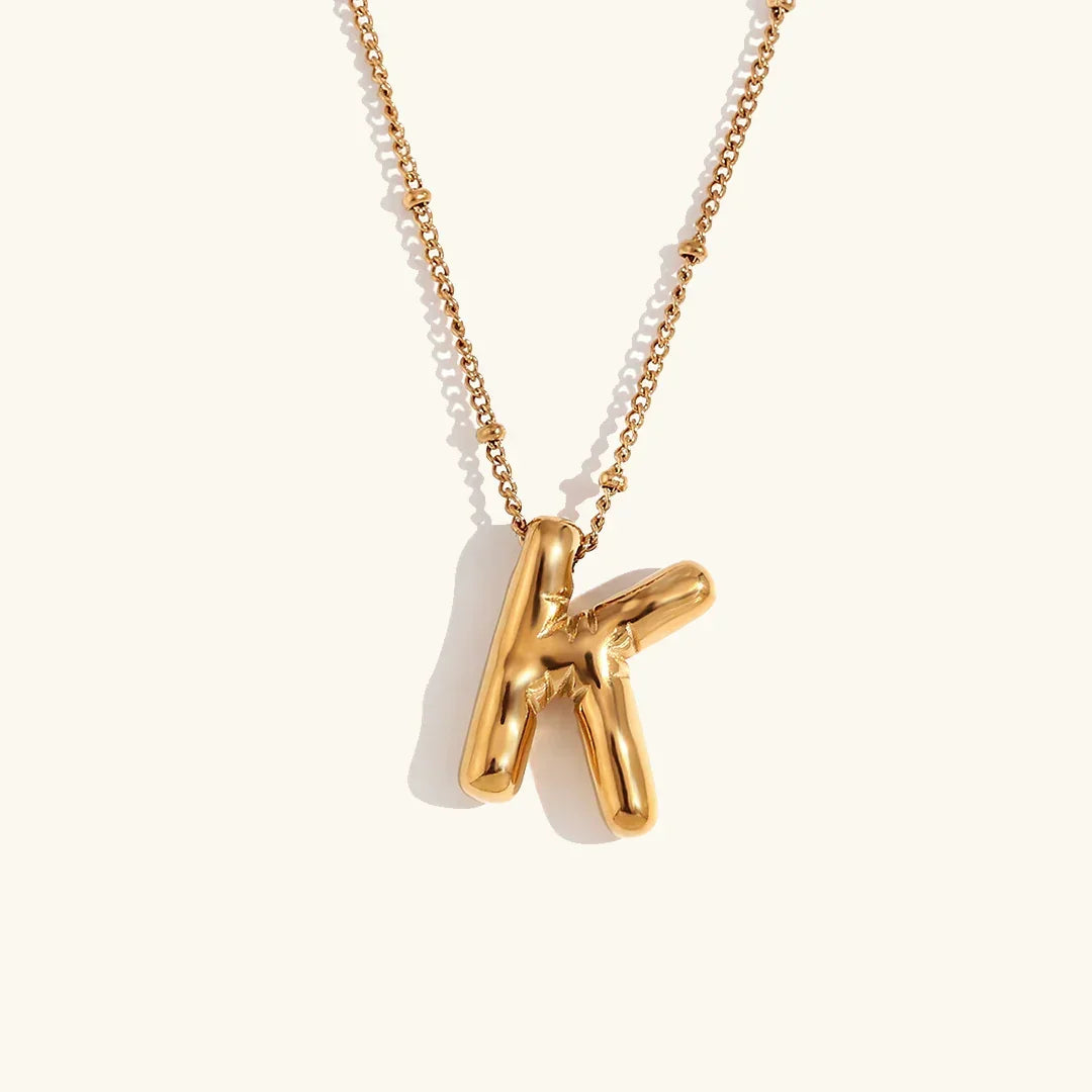 Gouden ketting met ballon-initiaal