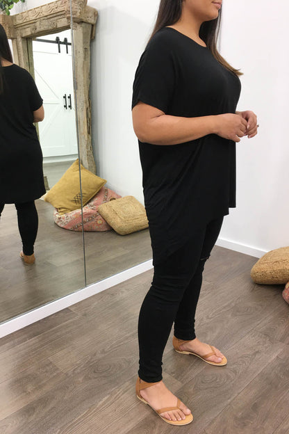 Softique | T-shirt Met langer achterpand - Zwart