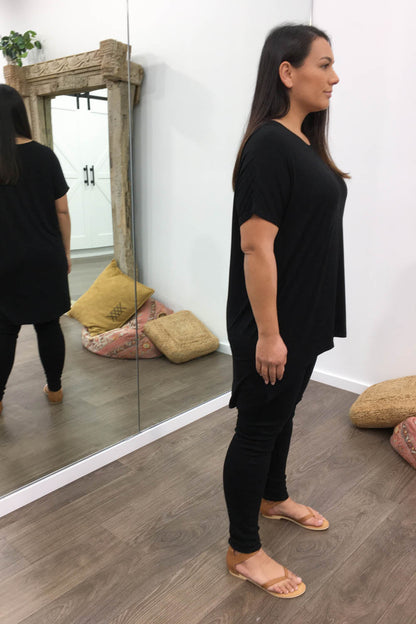 Softique | T-shirt Met langer achterpand - Zwart