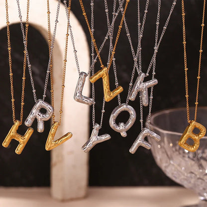Gouden ketting met ballon-initiaal