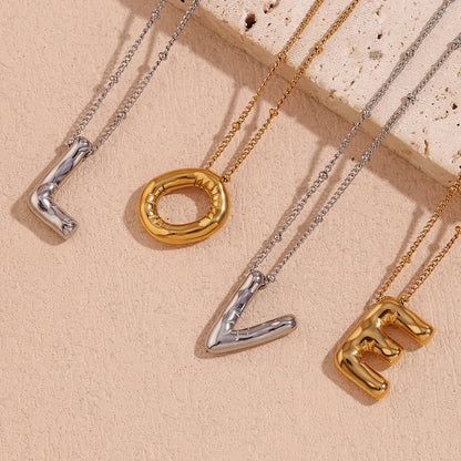 Gouden ketting met ballon-initiaal