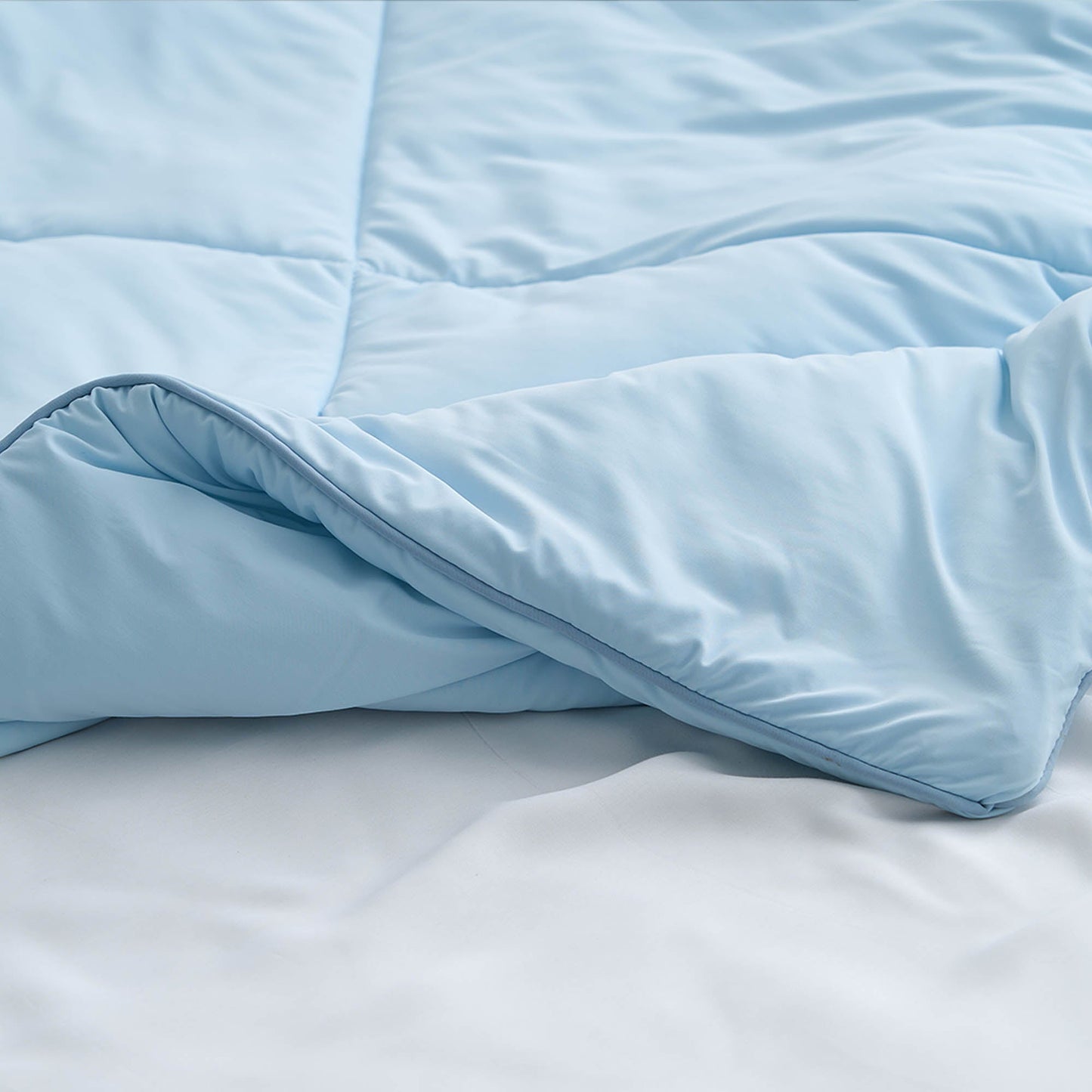 FURRFREE Super Cooling Comforter 2.0 – Geavanceerd koel beddengoed dat geen huisdierhaar vasthoudt; ideaal voor warme slapers en huisdiereigenaren.
