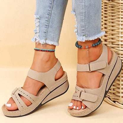 Sandy – Comfortabele sleehak-sandalen
