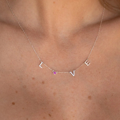 Verfijnde ketting met initiaal en geboortesteen op maat