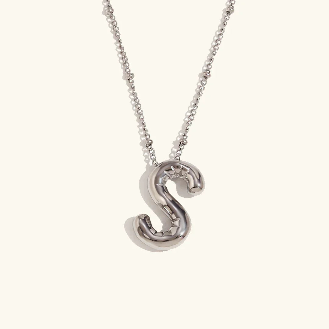 Gouden ketting met ballon-initiaal