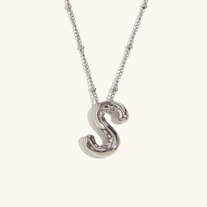 Gouden ketting met ballon-initiaal