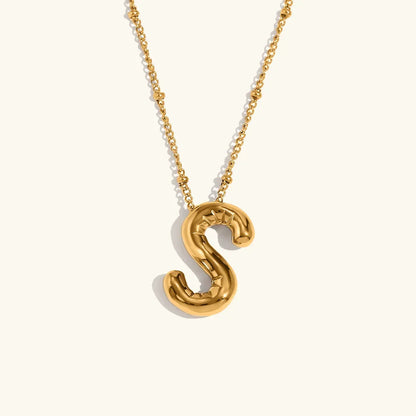 Gouden ketting met ballon-initiaal