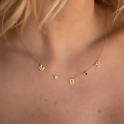Verfijnde ketting met initiaal en geboortesteen op maat