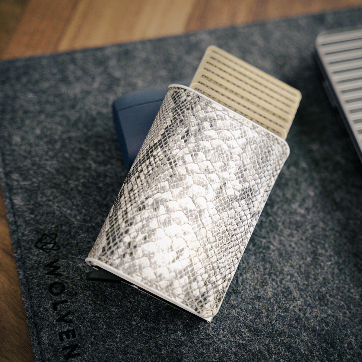 PrimusPorte | RFID Anti-skim Slim Wallet