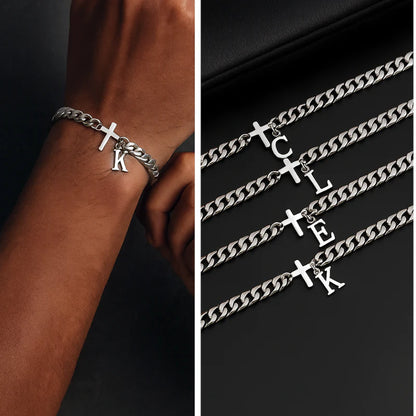 GraceInitial | Armband met kruisbedel