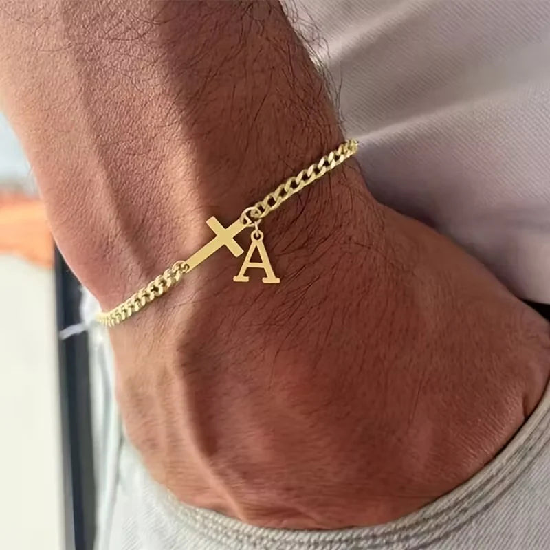 GraceInitial | Armband met kruisbedel