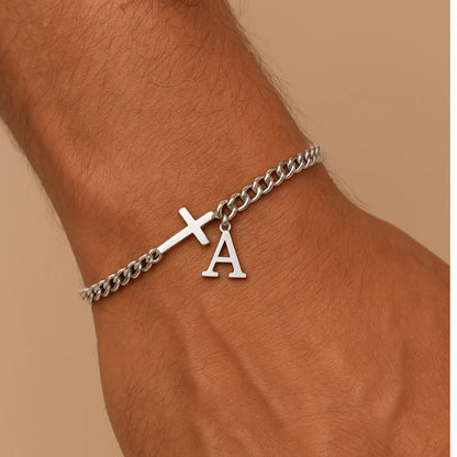 GraceInitial | Armband met kruisbedel