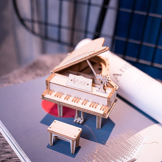 Grote houten piano