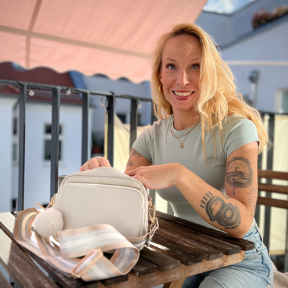 Luma | Compacte lederen crossbodytas - Ivoor