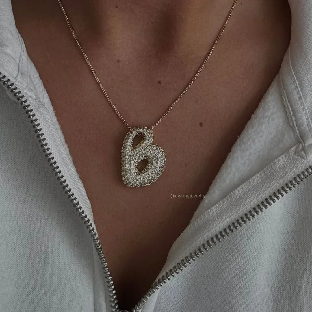 Ketting met diamant en initiaal in 'bubble'-stijl