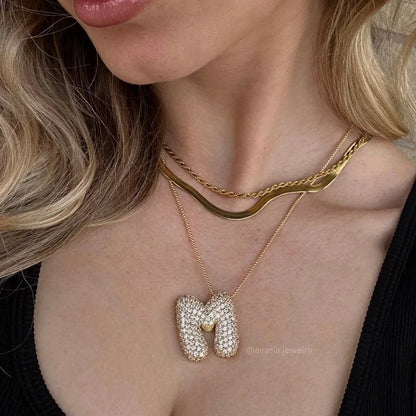 Ketting met diamant en initiaal in 'bubble'-stijl