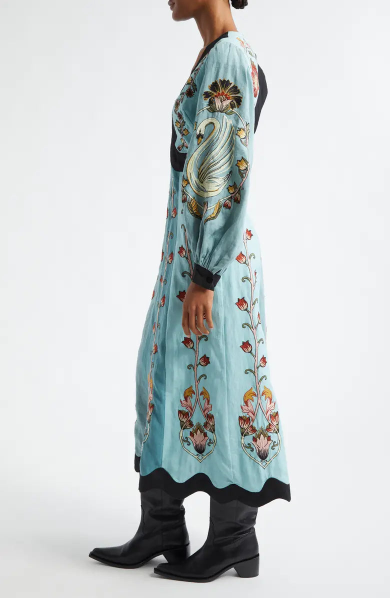 Lucia | Zachte Elegantie in Bloeiend Blauw
