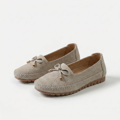Sabine – Zachte, comfortabele loafers met een verfijnd strikje