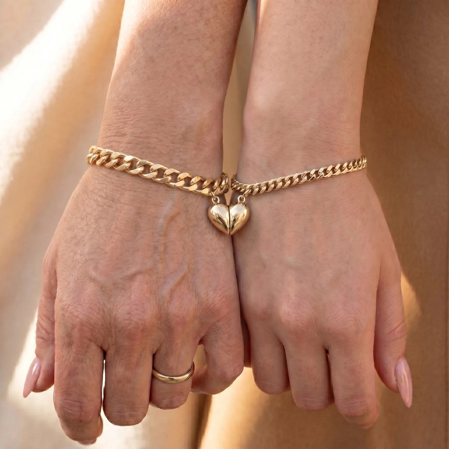 Set bijpassende armbanden met magnetisch hart