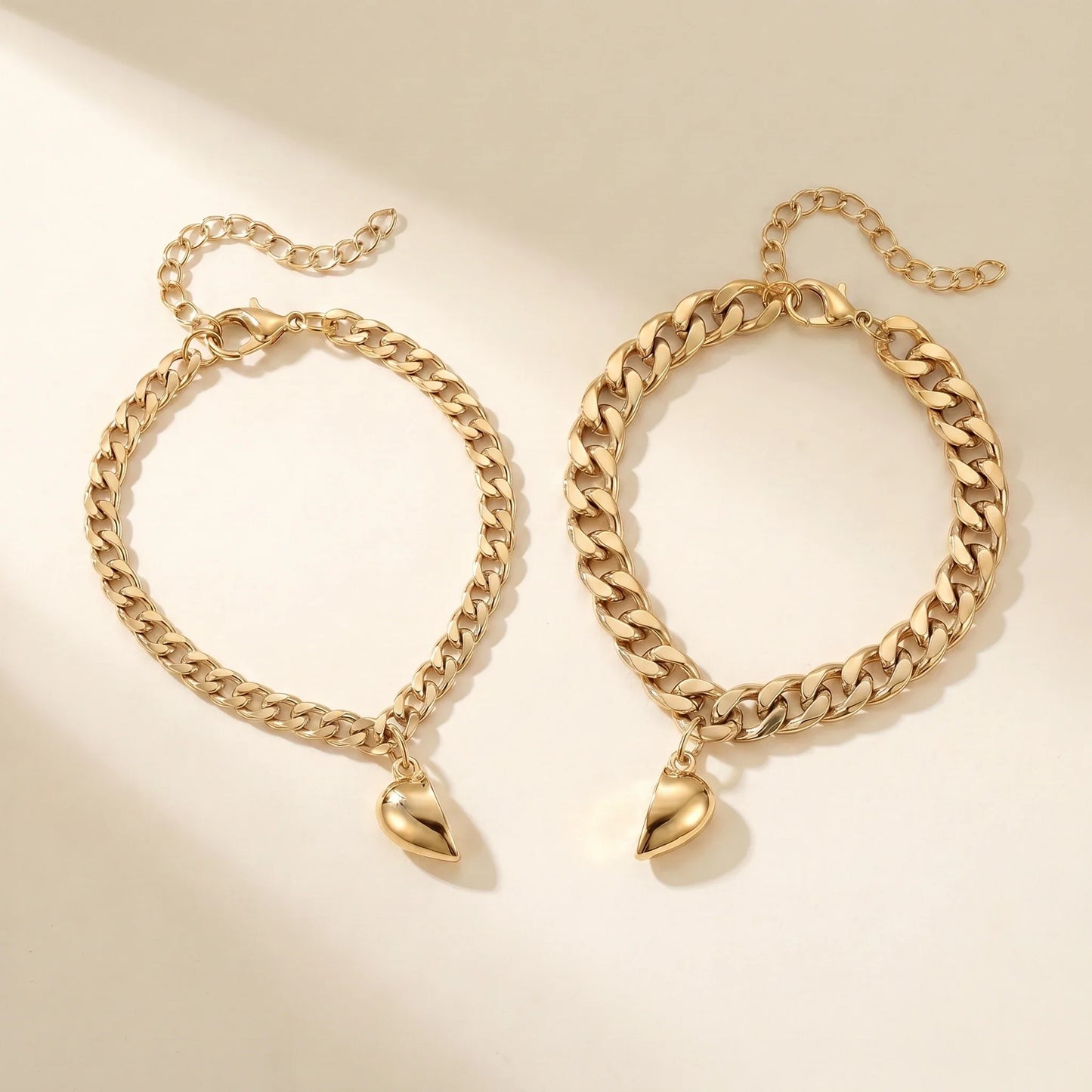 Set bijpassende armbanden met magnetisch hart