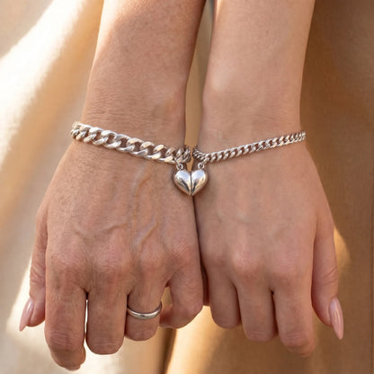 Set bijpassende armbanden met magnetisch hart