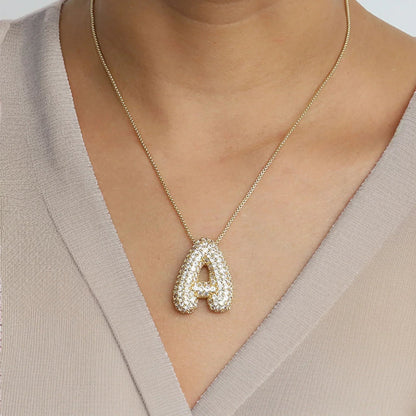 Ketting met diamant en initiaal in 'bubble'-stijl